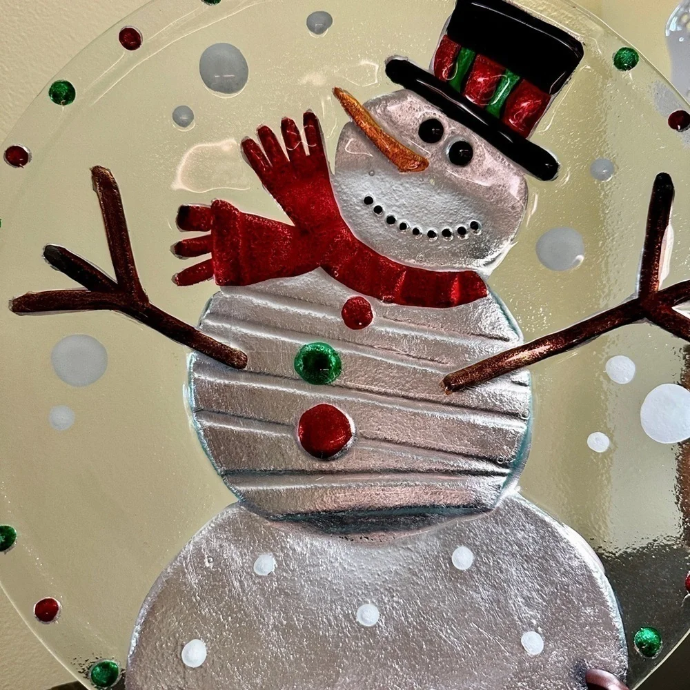 SILVESTRI, 12” ROUND,GLASS,SNOWMAN PLATE. PERFECT FOR CHRISTMAS COOKIES/SNACKS.